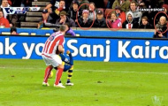 CĐV kinh hãi chứng kiến Alexis Sanchez bị bóp cổ