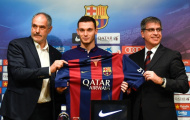 Barca bị CẤM mua người thay Vermaelen