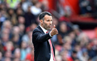 Không có bóng, Giggs chui vào bếp tìm... khoai tây