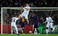 Hai cổ động viên PSG bị đâm sau trận thua Barca