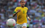 Arsenal lặn lội sang Nga mua tiền vệ người... Brazil