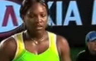 Video: Serena mất mặt vì bị Sharapova đóng dấu