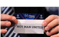 Rosicky xoáy vào nỗi đau của Man Utd trên Twitter