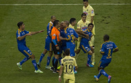 Đội bóng mất ba cầu thủ trong chín phút