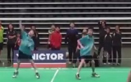 Video: Pha đôi công siêu phàm của các tay vợt nhí