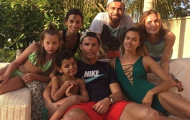 Ronaldo khoe ảnh mặt mèo cùng con trai và bạn gái