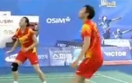 Video: Tình huống vừa đánh vừa đổi vợt siêu phàm