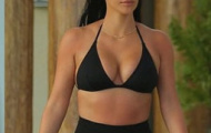 10 khoảnh khắc sao mặc bikini nóng bỏng nhất năm