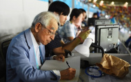 FIFA tôn vinh nhà báo thể thao cao tuổi nhất thế giới Kagawa