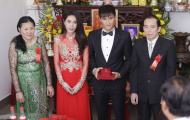 Thủy Tiên – Công Vinh công khai tiền mừng ngay trong hôn lễ