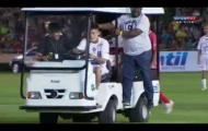 Robinho giả vờ chấn thương để giúp Neymar quậy phá