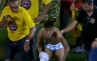 Video: Neymar lột sạch quần áo trong trận giao hữu