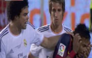 Video: Neymar suýt cắn Coentrao, đụng ngay Pepe