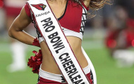 Dàn chân dài nuột nà, ngực khủng khuấy đảo giải NFL