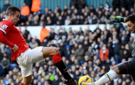 Video: Pha bỏ lỡ ngớ ngẩn của Van Persie trước cầu môn Tottenham