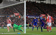 Stoke City 1-1 Manchester United: Hoà Stoke, M.U bất bại trận thứ 10