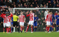 Peter Crouch: 'Man United phải bị thổi penalty'