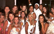 Ronaldinho đón năm mới bên 1 rừng người đẹp