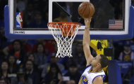 Curry cùng Warriors hành hạ Cleveland 'không James'