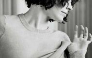 Evangeline Lilly khéo lộ bầu ngực trên Esquire
