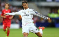 Ronaldo đá một chân cũng hơn Messi