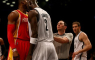 Garnett húc ngã Howard, nhưng Brooklyn vẫn gục ngã trước Houston
