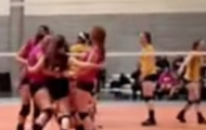 Video: Pha giành điểm 'nực cười' nhất làng bóng chuyền
