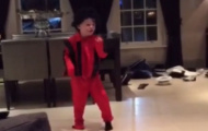 Quý tử nhà Rooney bắt chước Michael Jackson điệu nghệ
