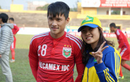 Không được ra sân, Công Vinh né phóng viên