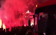 Video: CĐV Hải Phòng đốt pháo sáng tiễn HAGL về 'núi'