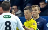 Video: Trọng tài bắt quả tang Lucas Digne 'lêu lêu' đối thủ