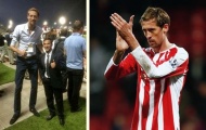 Đắng lòng thanh niên 1m50 chụp ảnh cùng... Peter Crouch