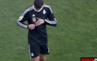 Hành động bất thường của Cris Ronaldo sau khi bị đuổi