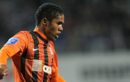 Hết bày tỏ tình yêu với Chelsea, Douglas Costa chuyển sang Mourinho