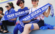 Top 10 hoa hậu Việt Nam 2014 sốt sắng pose ảnh cùng 'người hùng' Quang Hải