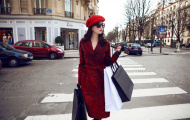 Ngọc Trinh sành điệu sải bước ở Paris