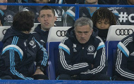Mourinho điên tiết với trọng tài khi Chelsea bị xử ép