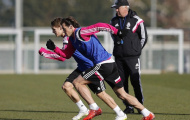 Thần đồng Na Uy 'ngửi khói' Gareth Bale trên sân tập