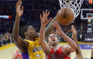 Hạ gục Warriors, nhưng Bulls lại gục ngã trước Lakers