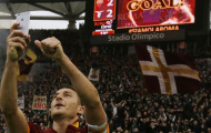 Totti đối mặt hình phạt vì 'tự sướng' bằng iPhone 6