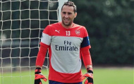 Arsenal bác bỏ chuyện phải nhờ vả bác sĩ của Barcelona
