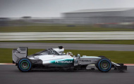 Mercedes khoe chiếc xe F1 W06