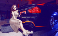 Chân dài diện váy xuyên thấu khoe vòng 1 bên BMW
