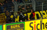 Chùm ảnh: Weidenfeller leo lên khán đài xin lỗi CĐV Dortmund