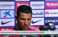 Bị hỏi xoáy, Ronaldo chê phóng viên… thiếu thông minh