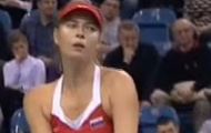 Video Fed Cup: Sharapova dũng mãnh hạ bệ cô em Radwanska