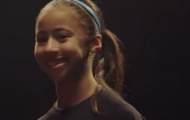 Video: Cô bé 10 tuổi đánh bại sao NBA Curry