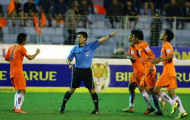 Vua sân cỏ V.League lên tiếng sau vụ “bẻ còi”