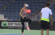 Sharapova trổ tài đá bóng điêu luyện