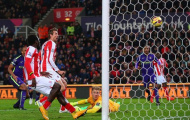 Cú đúp của Aguero giúp Man City 'đánh sập' Britannia